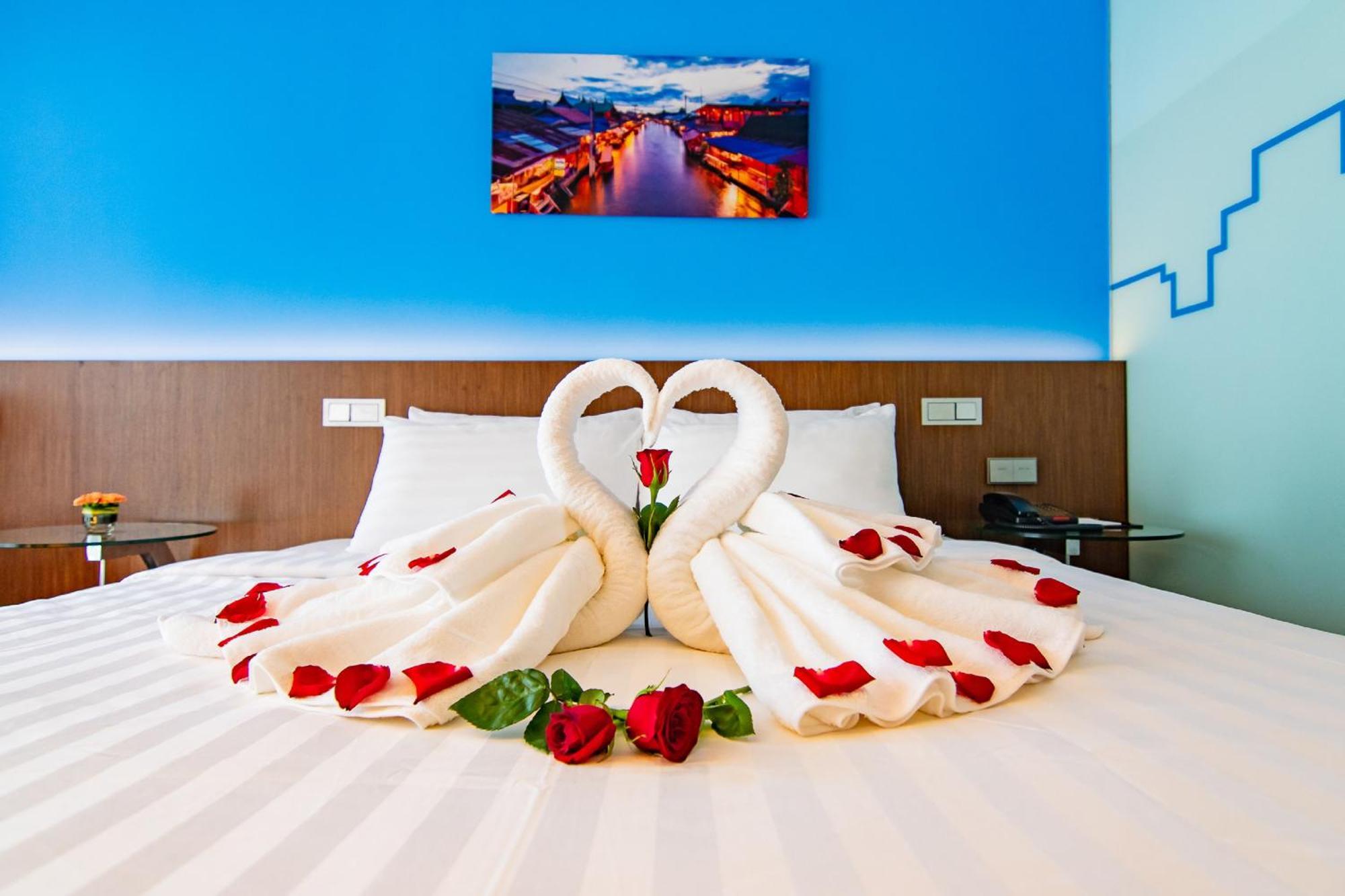 โรงแรมแกลเลอเรีย10 สุขุมวิท กรุงเทพฯ บายคอมพาสฮอสปิทาลิตี้ กรุงเทพมหานคร ภายนอก รูปภาพ